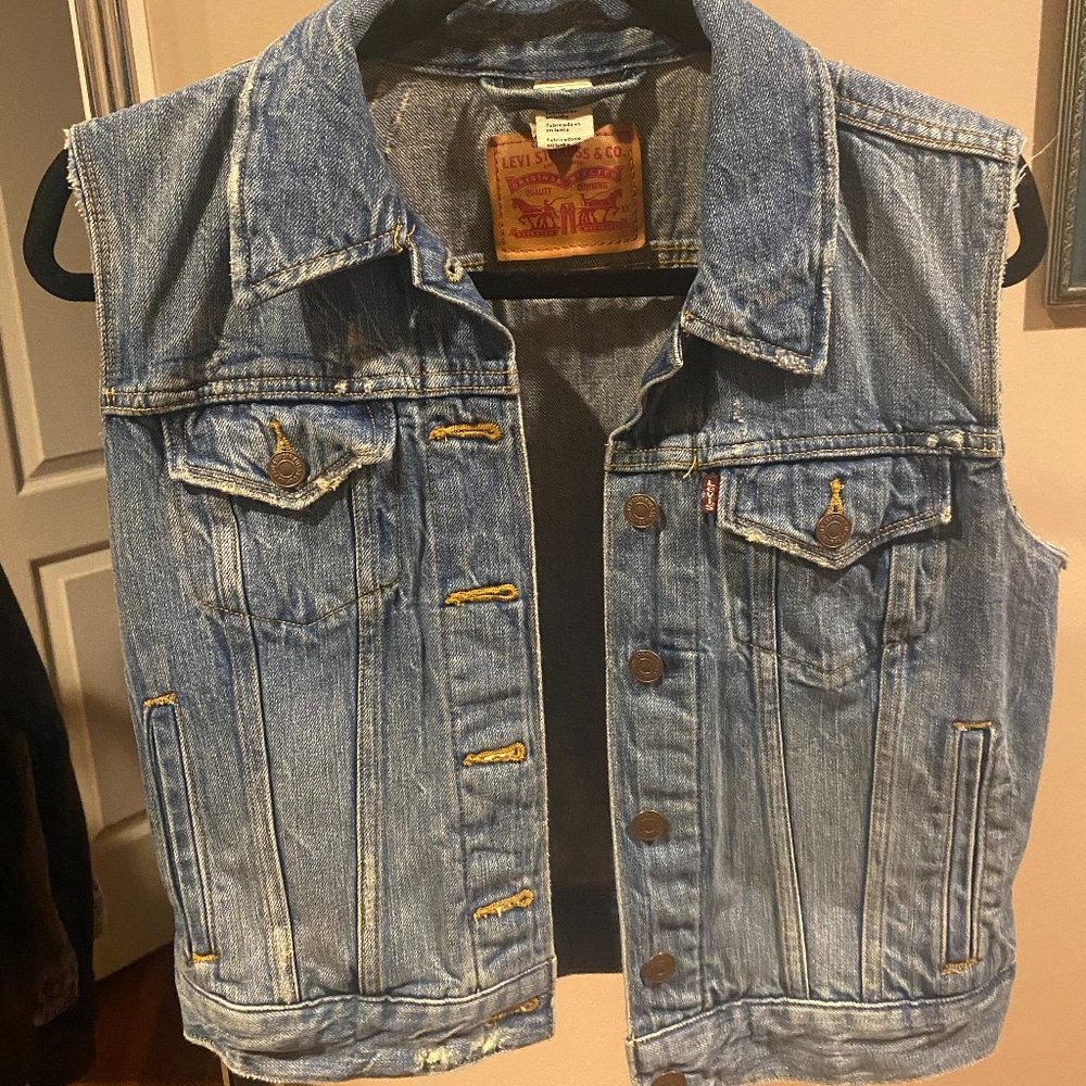 Levi's Cropped Denim Vest